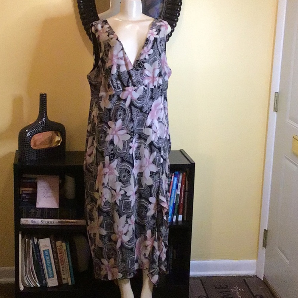 Gorgeous Maxi Dress with ruffle side split